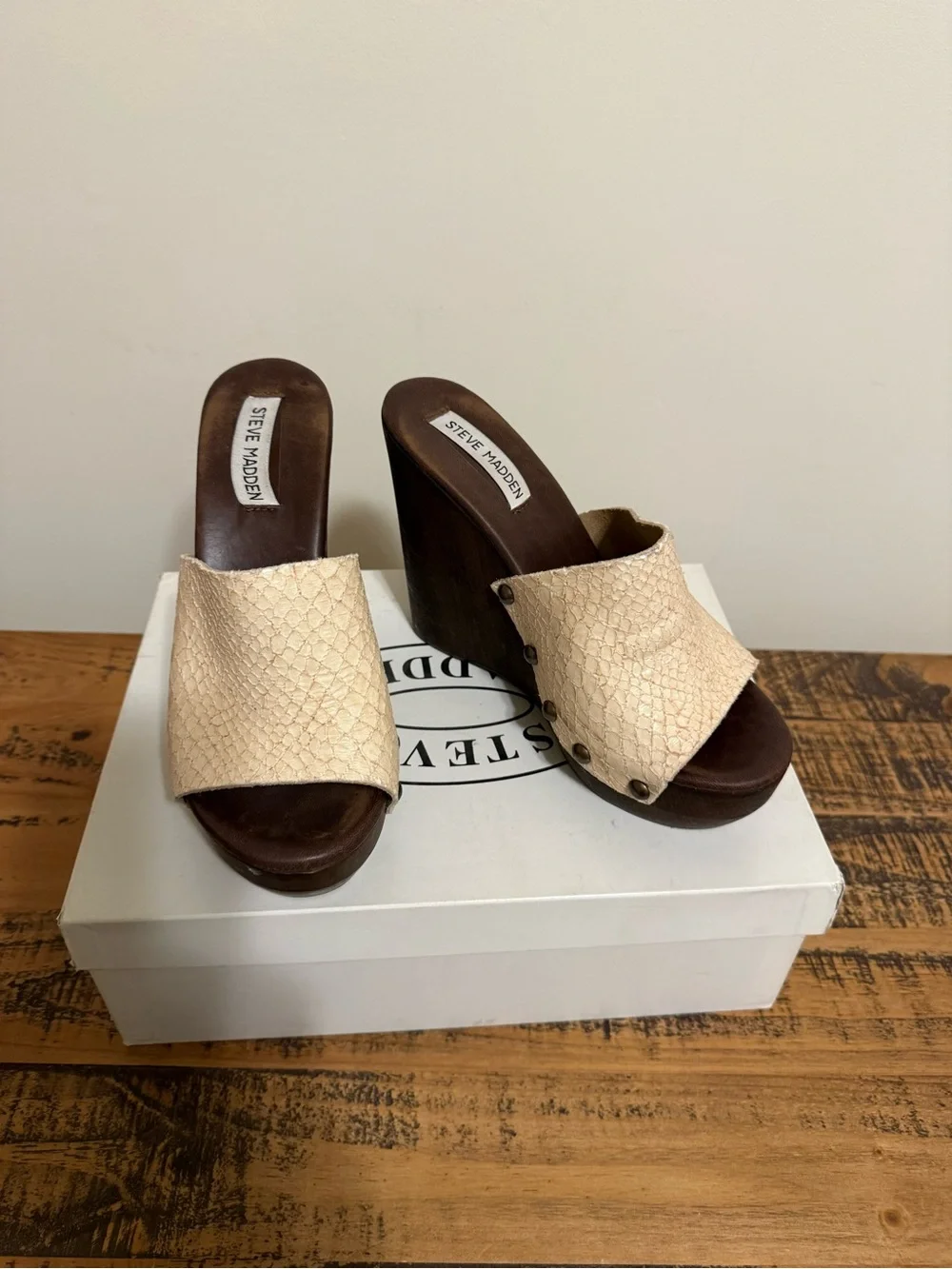 Steve Madden Beige Textured Leather Wedge Sandals